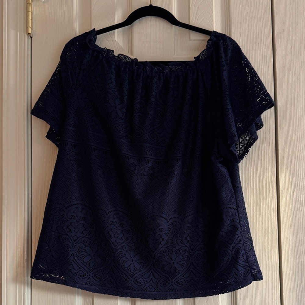 Collection Petite Lace Top – Size PXL - Picture 2 of 7